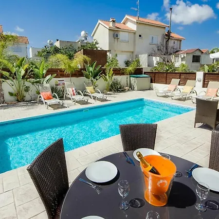 Oceanview Luxury 018